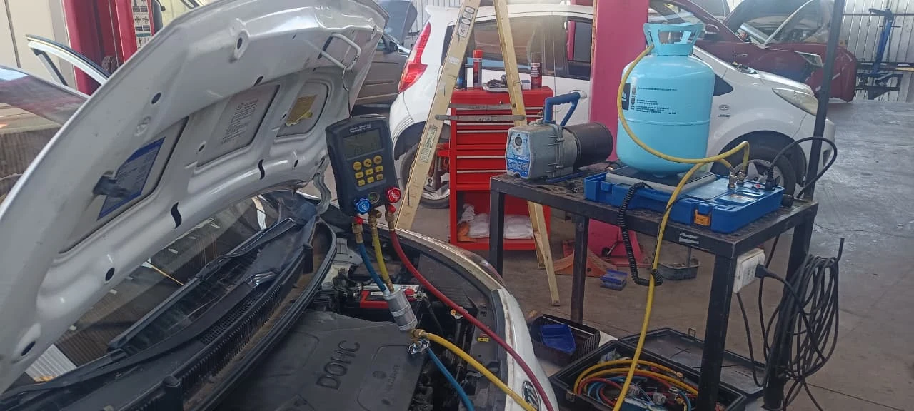 Trabajo de aire acondicionado automotriz realizado por Autoclassic
